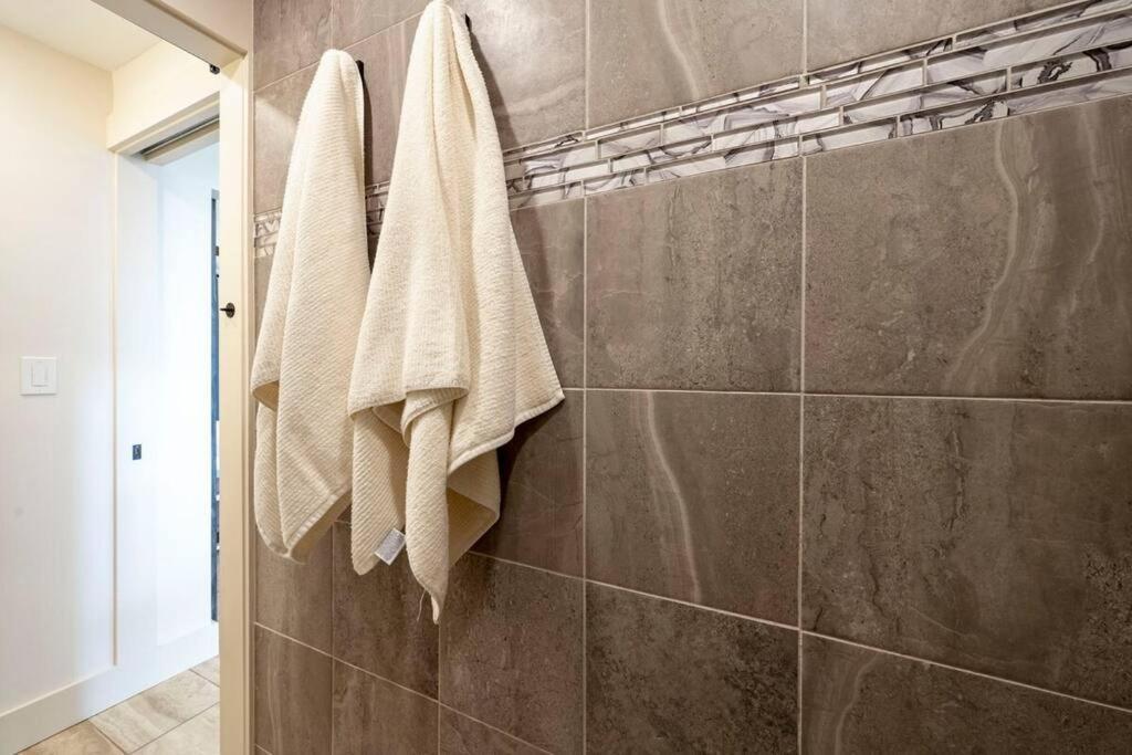 Apartament Hale Ono Loa 403- Top Floor, Ocean View, & Complete Modern Remodel Kahana Zewnętrze zdjęcie